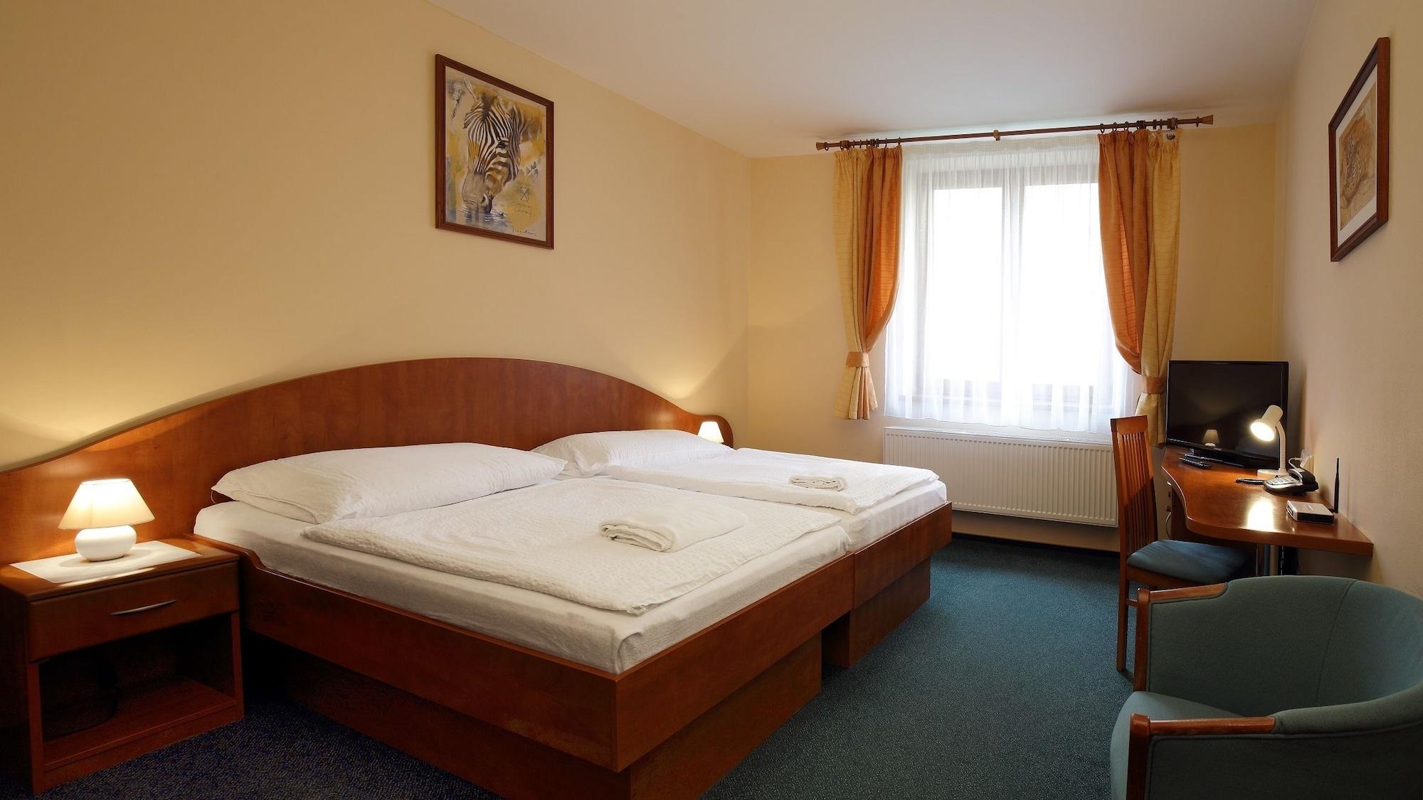 Hotel Palace Plzeň Buitenkant foto