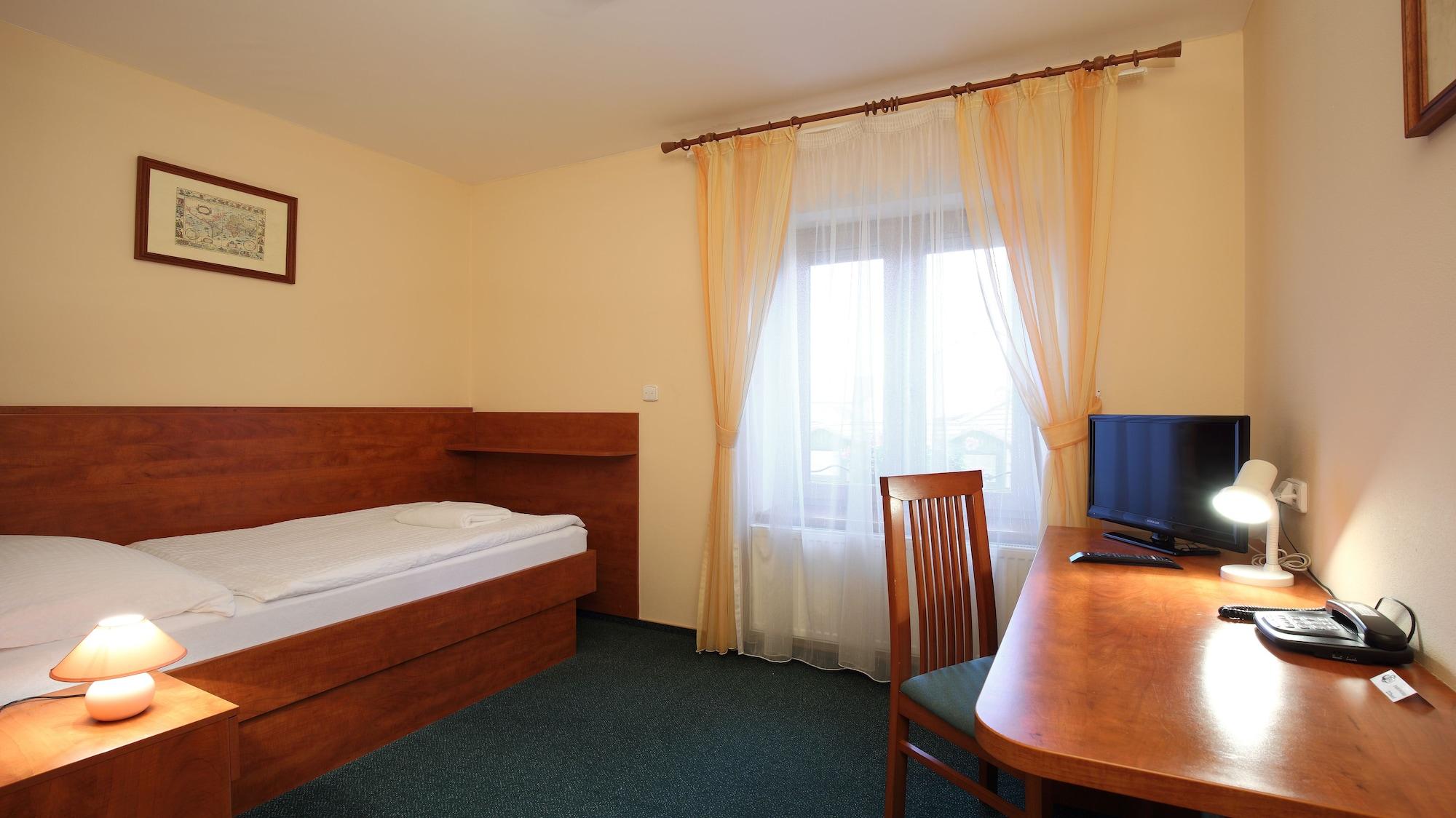 Hotel Palace Plzeň Buitenkant foto