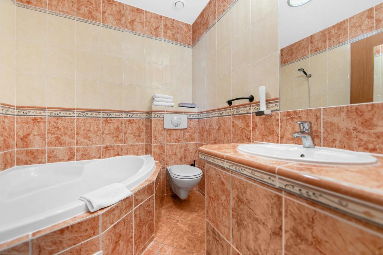 Hotel Palace Plzeň Buitenkant foto