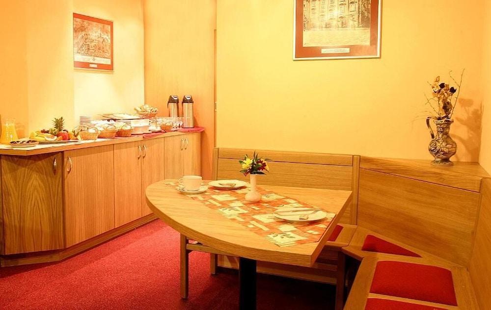 Hotel Palace Plzeň Buitenkant foto