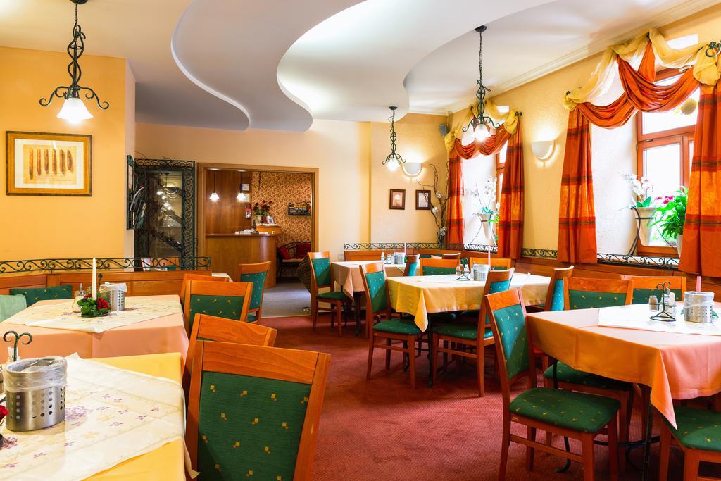 Hotel Palace Plzeň Buitenkant foto