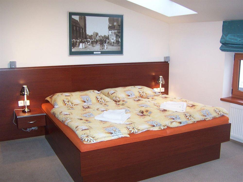 Hotel Palace Plzeň Buitenkant foto