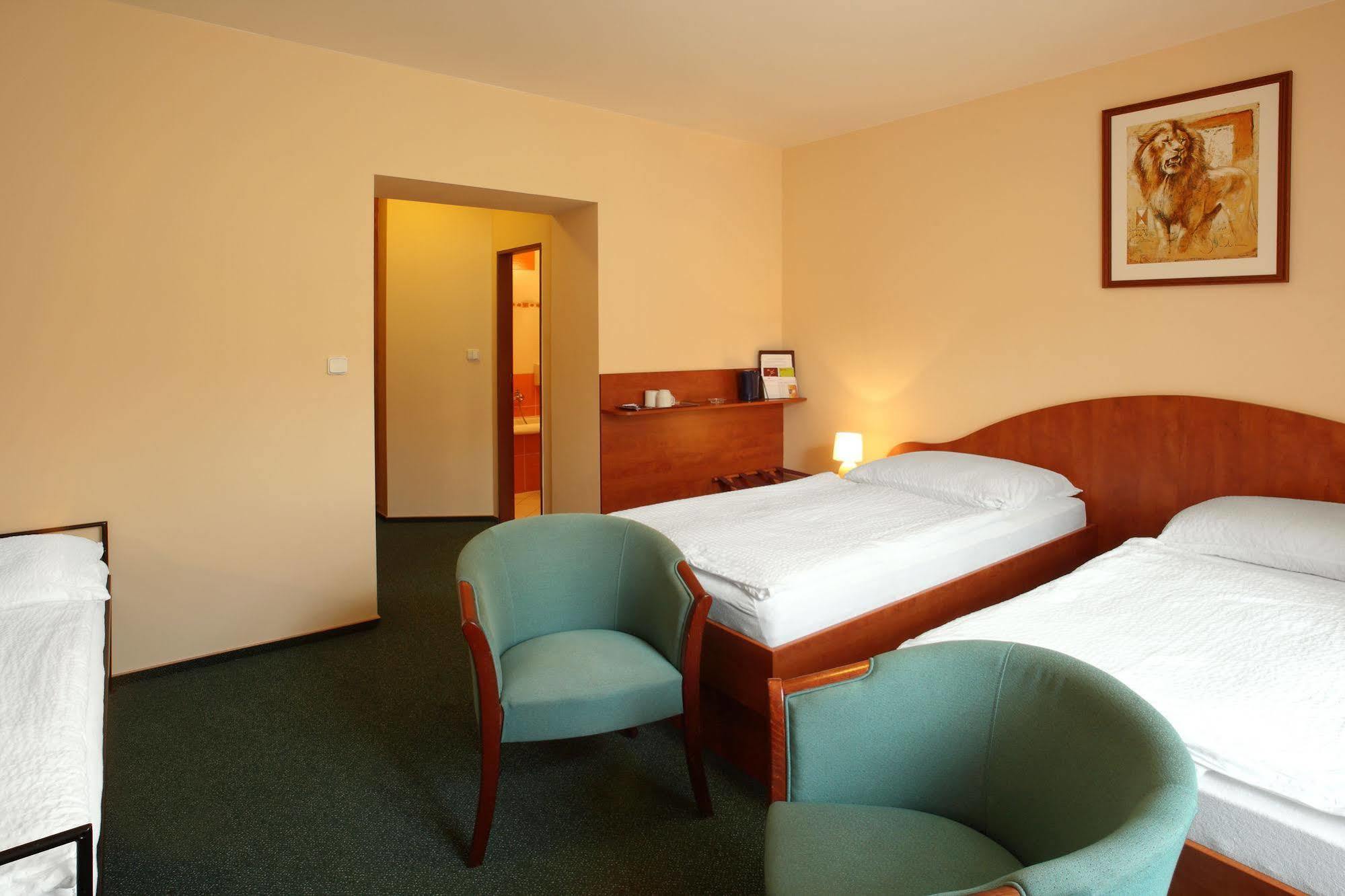 Hotel Palace Plzeň Buitenkant foto